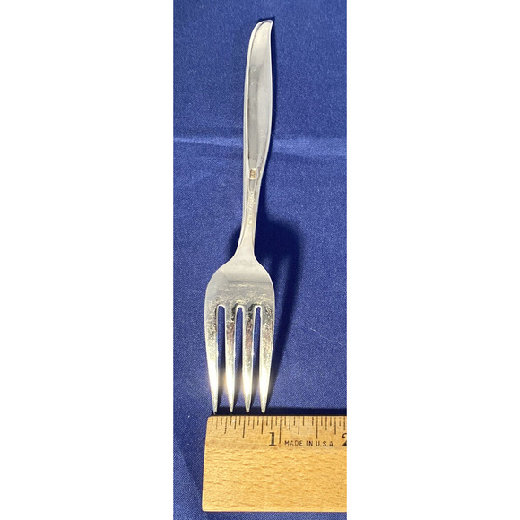 1958 Wm Rogers 6 1/8” Eight Dessert Salad Forks Sweep Pattern Silver Plate - Picture 8 of 9